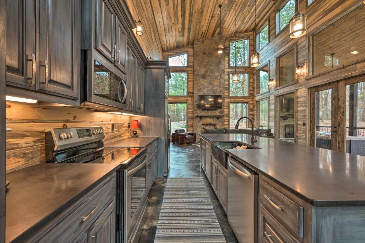 Luxury Cabin In The Woods With Hot Tub And Yard Games! Broken Bow Exteriér fotografie