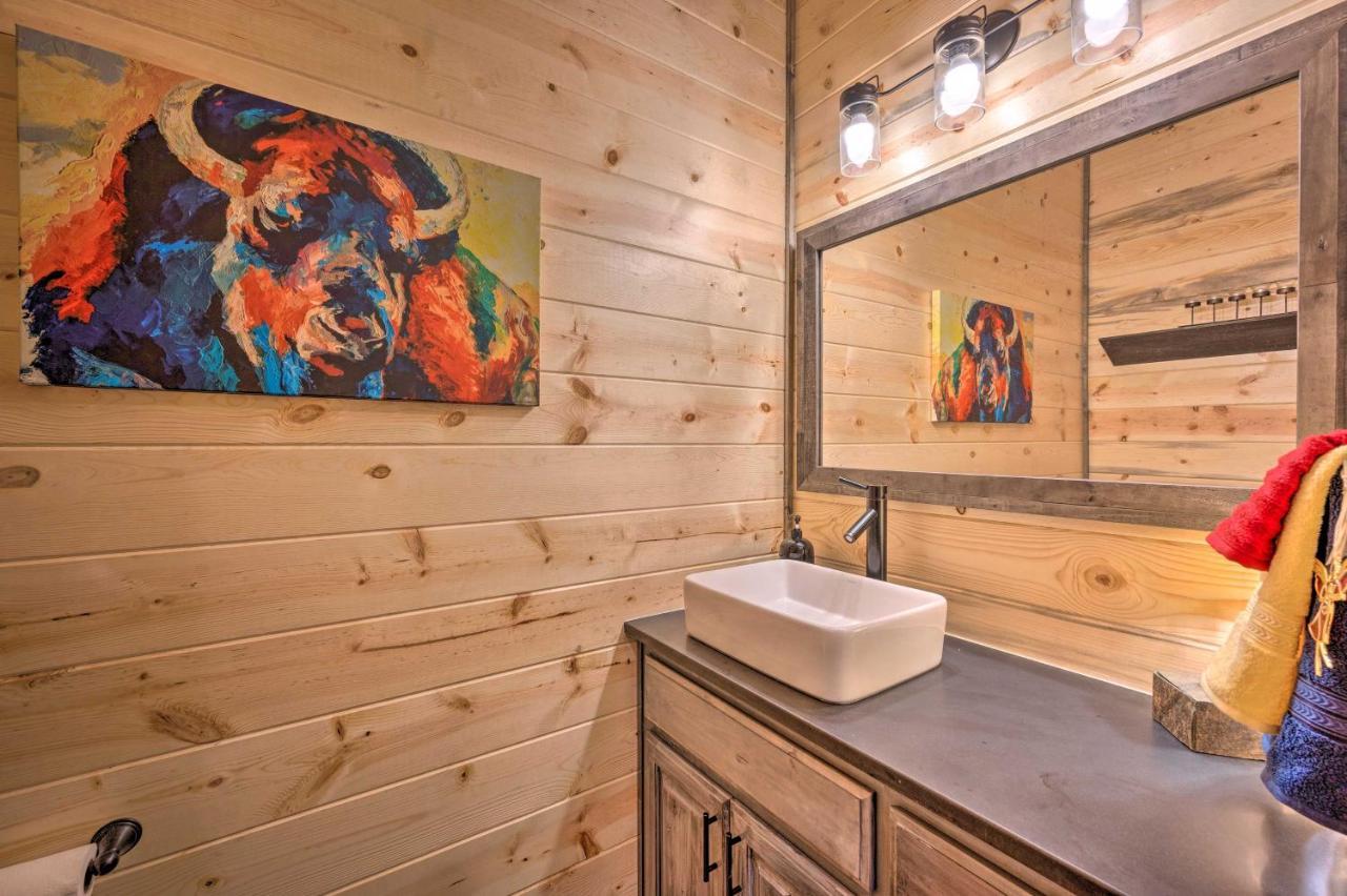 Luxury Cabin In The Woods With Hot Tub And Yard Games! Broken Bow Exteriér fotografie