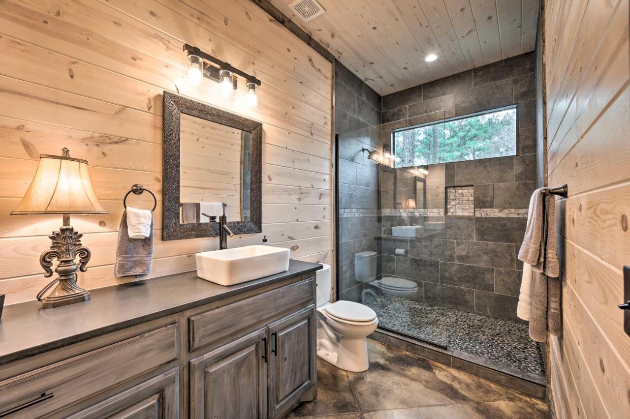 Luxury Cabin In The Woods With Hot Tub And Yard Games! Broken Bow Exteriér fotografie